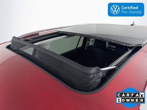 Certified 2022 Volkswagen Tiguan SE w/ Panoramic Sunroof Package image 22