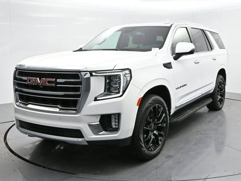 Used 2023 GMC Yukon SLT w/ SLT Premium Package image 3