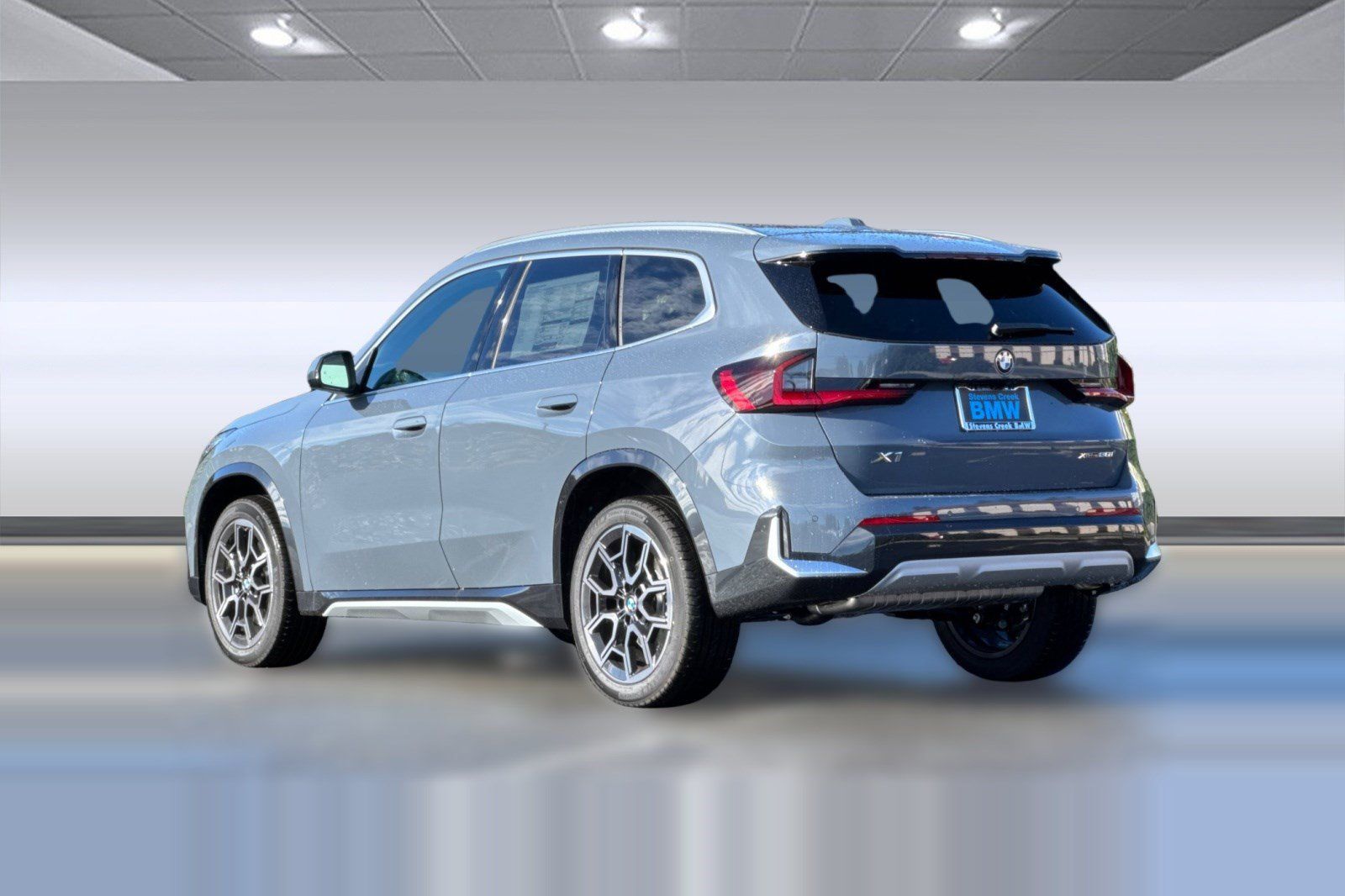 Used 2026 BMW X1 xDrive28i w/ Technology Package AWD/4WD image 3