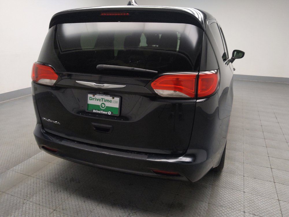 Used 2017 Chrysler Pacifica LX FWD image 7