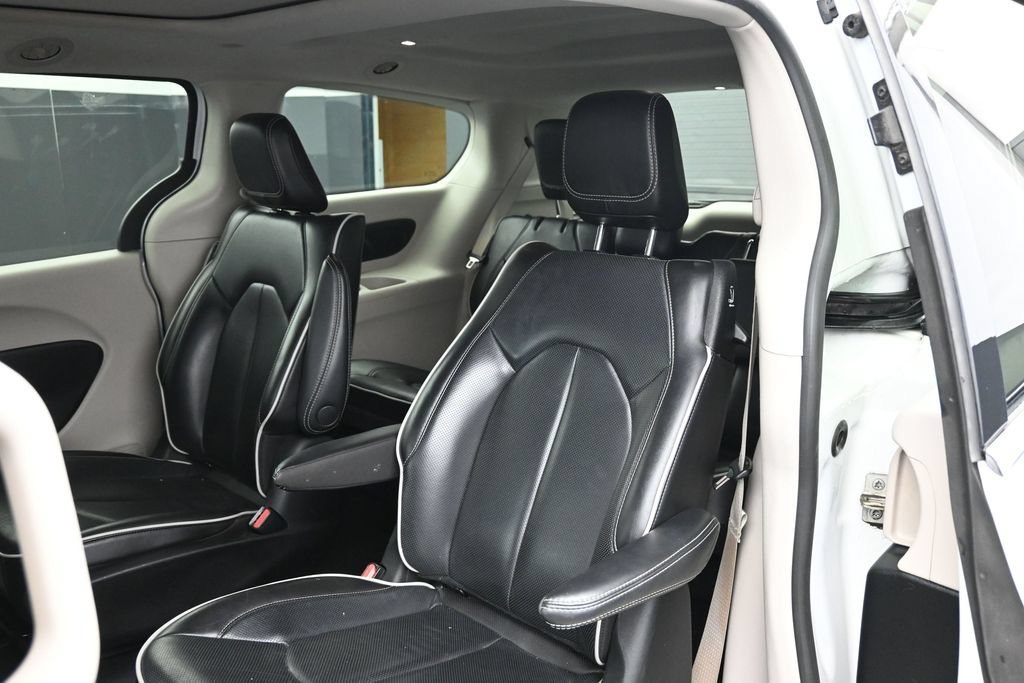 Used 2023 Chrysler Pacifica Limited FWD image 23