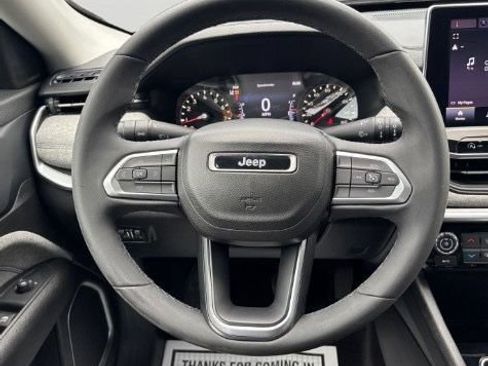 Used 2022 Jeep Compass Latitude FWD image 7