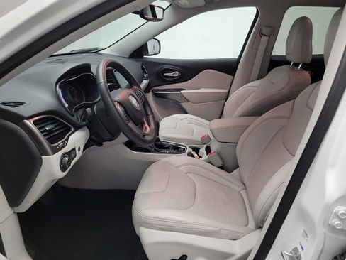Used 2019 Jeep Cherokee Limited w/ Technology Group FWD image 17