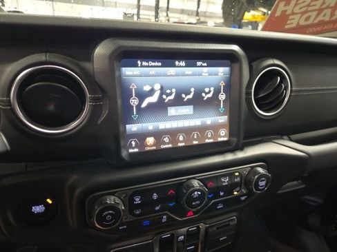 Used 2023 Jeep Wrangler Unlimited Sahara w/ Cold Weather Group image 15