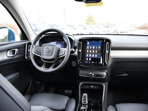 Certified 2025 Volvo XC40 B5 Plus image 17