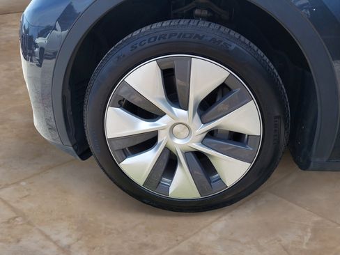 Used 2024 Tesla Model Y Long Range AWD/4WD image 27