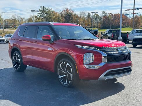 Used 2025 Mitsubishi Outlander SEL image 3