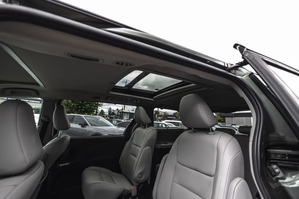 Used 2020 Toyota Sienna Limited AWD/4WD image 21