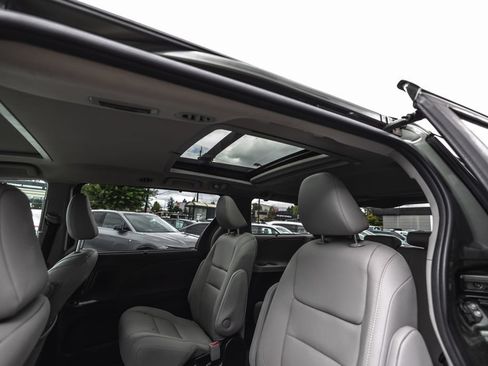 Used 2020 Toyota Sienna Limited AWD/4WD image 21
