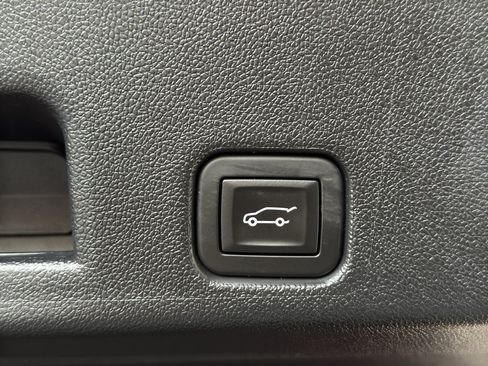 Used 2024 Chevrolet Traverse RS AWD/4WD image 23