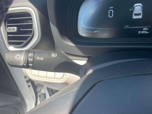 Used 2024 Hyundai Venue SEL FWD image 22