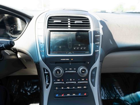 Used 2016 Lincoln MKX Reserve w/ Technology Package AWD/4WD image 17