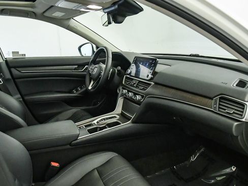 Used 2018 Honda Accord EX-L image 16