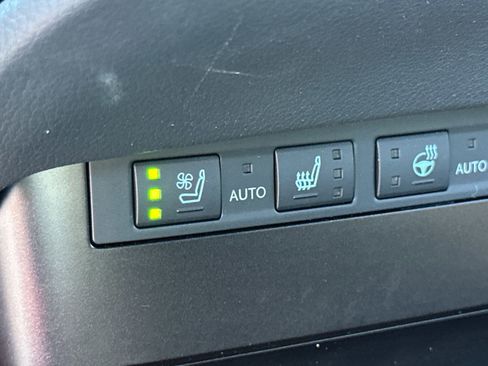 Used 2025 Lexus ES 350 w/ Premium Package FWD image 32