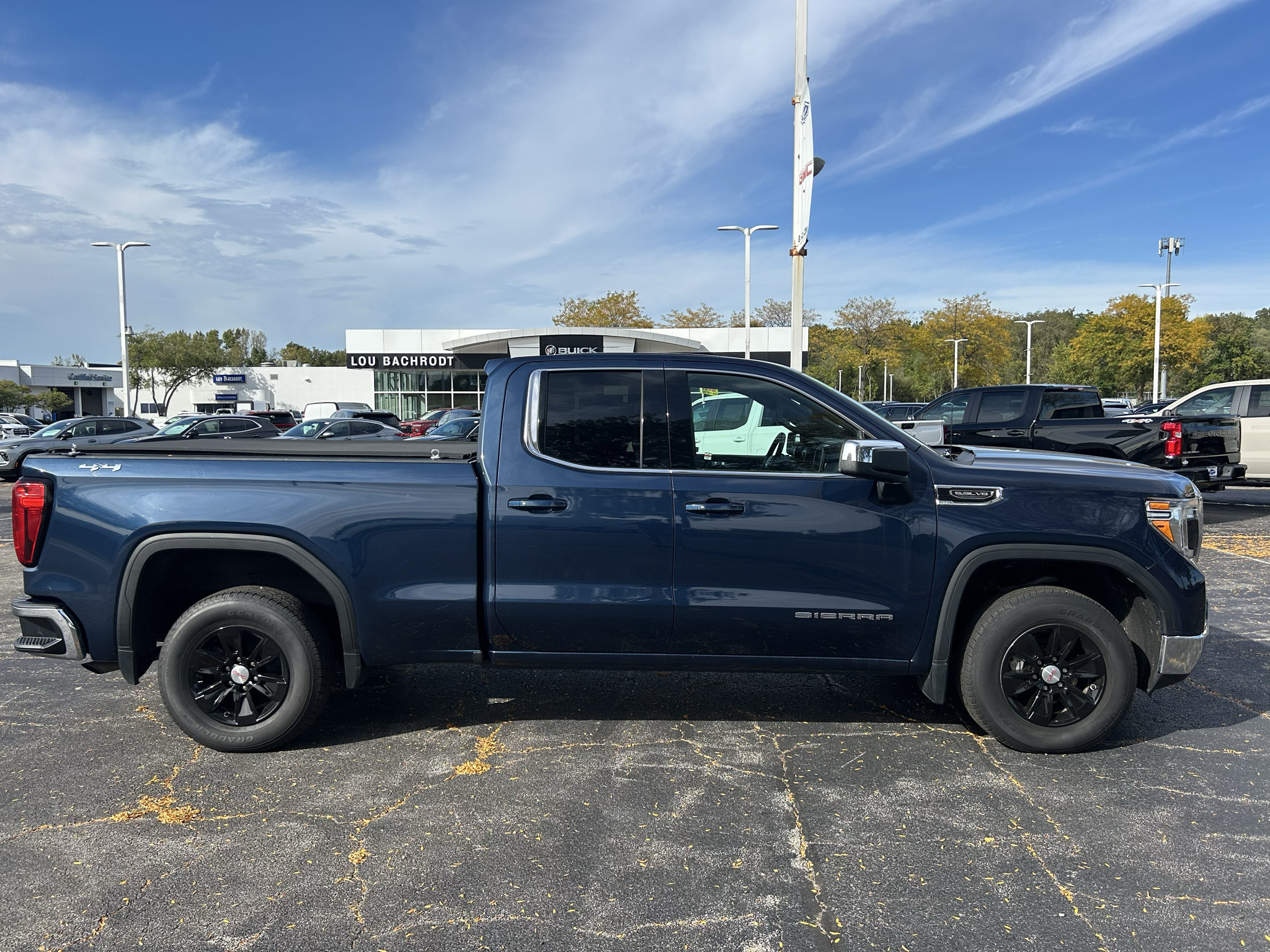 Used 2020 GMC Sierra 1500 SLE w/ SLE Value Package AWD/4WD image 8