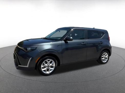 Used 2025 Kia Soul LX w/ LX Technology Package FWD image 8