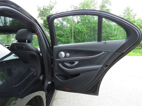 Used 2019 Mercedes-Benz E 300 4MATIC image 14