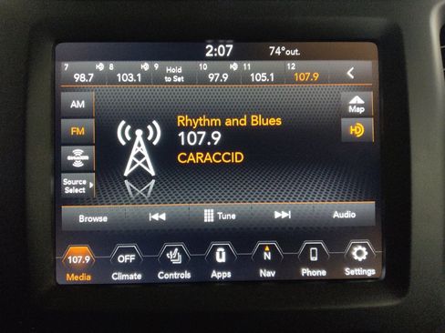 Used 2023 Jeep Cherokee Altitude Lux image 25