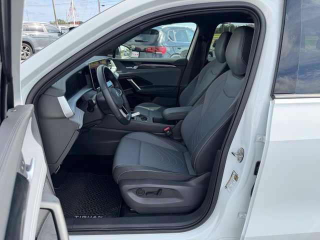 Certified 2026 Volkswagen Tiguan SE R-Line AWD/4WD image 13