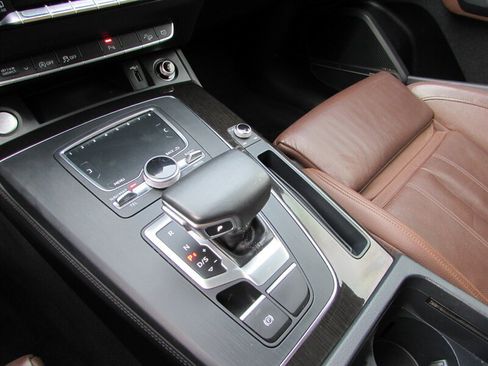 Used 2019 Audi Q5 2.0T Premium Plus w/ Premium Plus Package AWD/4WD image 17