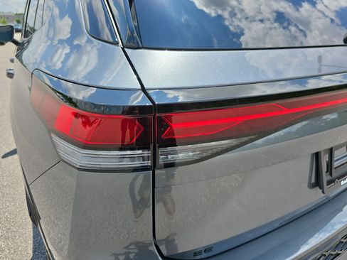 New 2025 Volkswagen Tiguan SE R-Line image 33