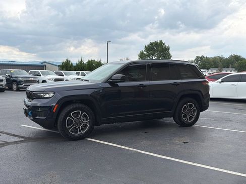Used 2024 Jeep Grand Cherokee Trailhawk w/ Luxury Tech Group III AWD/4WD image 10