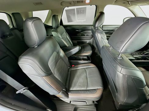 Certified 2023 Nissan Pathfinder Platinum image 38