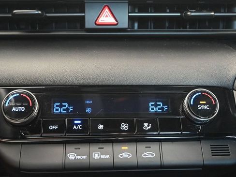 Certified 2025 Hyundai Elantra Sport FWD image 33