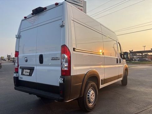 Used 2025 RAM ProMaster 2500 w/ Premium Convenience Group FWD image 3