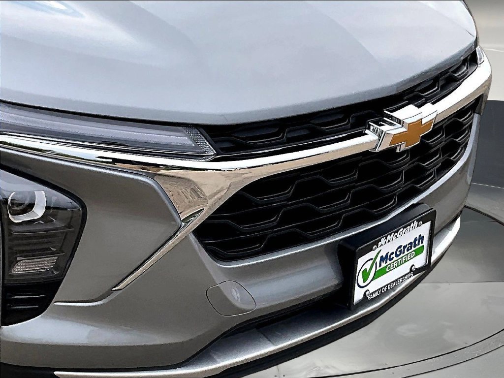 Used 2024 Chevrolet Trax LT w/ Driver Confidence Package FWD image 33