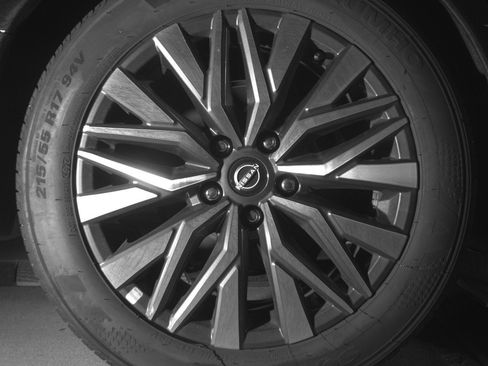 Used 2025 Nissan Altima 2.5 SV image 15