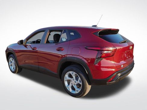 Certified 2024 Chevrolet Trax LS w/ LS Convenience Package FWD image 5