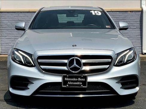 Used 2019 Mercedes-Benz E 300 4MATIC image 2