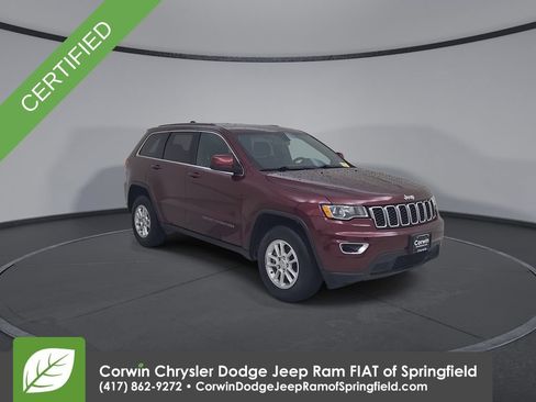 Used 2018 Jeep Grand Cherokee Laredo AWD/4WD image 3
