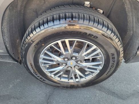 Used 2024 Chevrolet Traverse LT FWD image 25