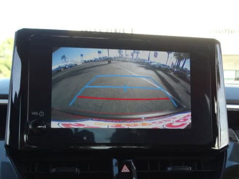 Used 2025 Toyota Corolla LE image 29