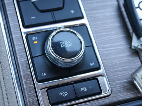 Used 2024 Ford Expedition Limited image 29