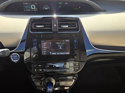 Used 2019 Toyota Prius XLE image 19