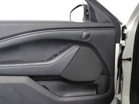 Used 2025 Ford Mustang Mach-E Select w/ Comfort Package Lite image 6