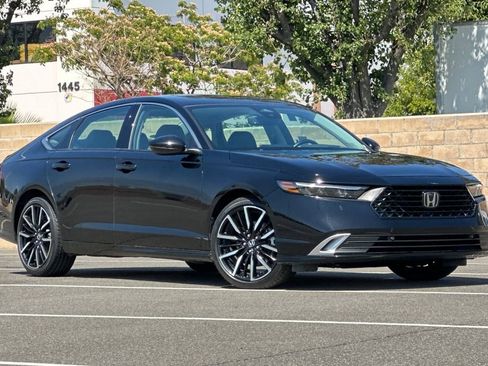 Used 2024 Honda Accord Touring image 2