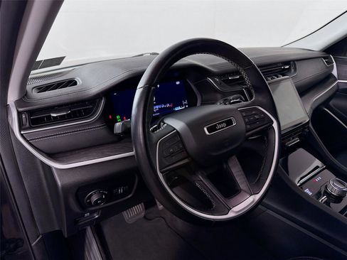 Used 2021 Jeep Grand Cherokee L Limited AWD/4WD image 9