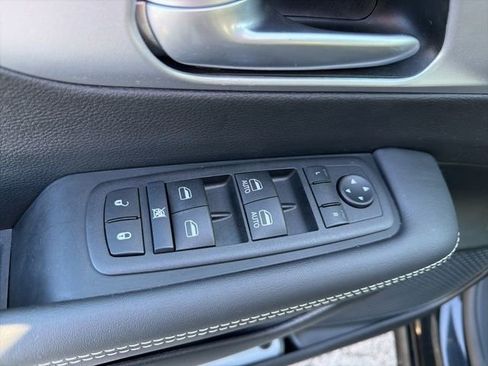 Used 2024 Chrysler Pacifica Touring-L w/ S Appearance Package image 25