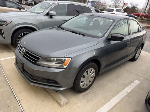 Used 2015 Volkswagen Jetta S image 4