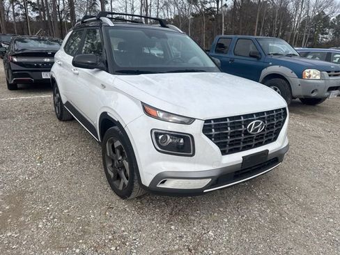 Used 2023 Hyundai Venue Limited image 1