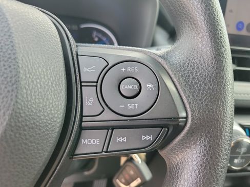 Used 2025 Toyota RAV4 LE AWD/4WD image 17