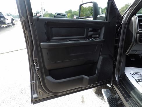 Used 2023 RAM 5500 Tradesman w/ Chrome Appearance Group AWD/4WD image 14