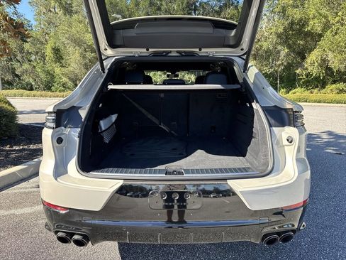 Used 2025 Porsche Cayenne GTS image 28