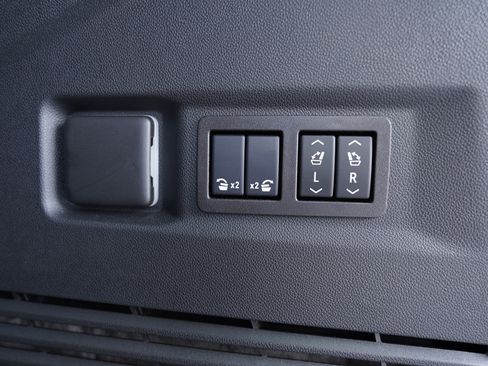 Used 2025 Chevrolet Tahoe High Country AWD/4WD image 49