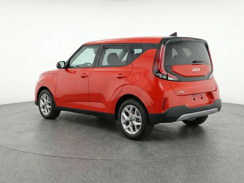 Used 2025 Kia Soul LX w/ LX Technology Package FWD image 6