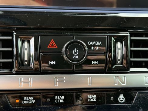 New 2026 Nissan Pathfinder Platinum w/ Accent Package FWD image 8
